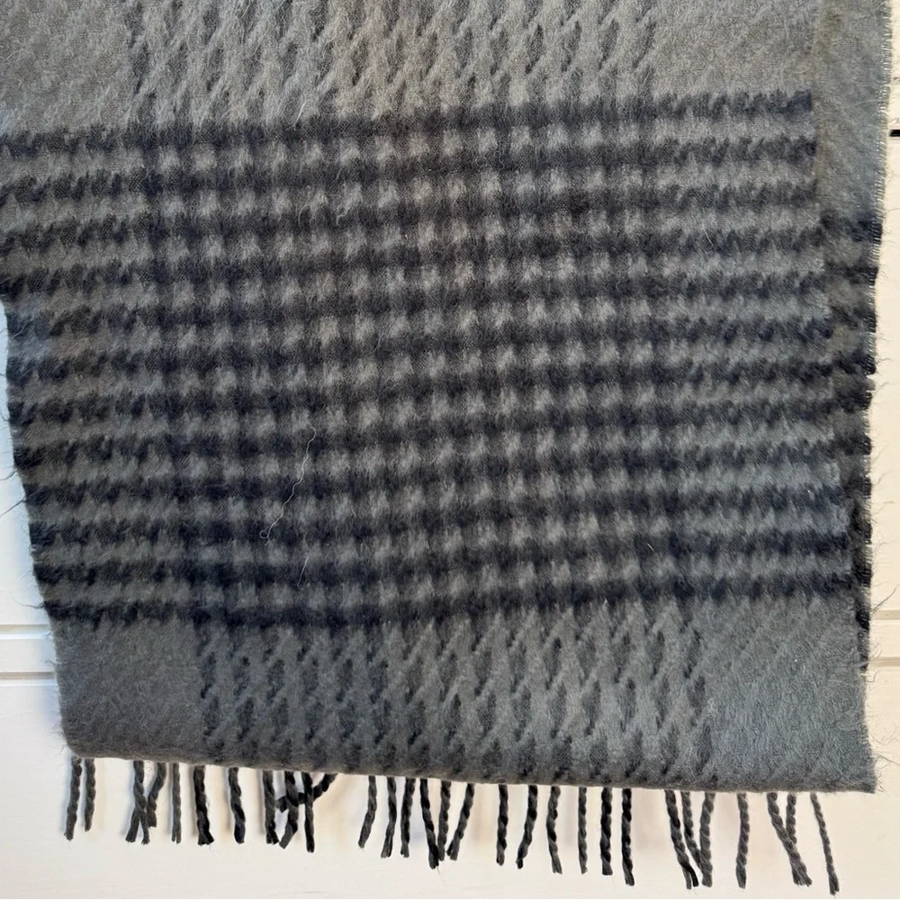 100% Cashmere Scarf Made in Scotland Gray Plaid Fringe